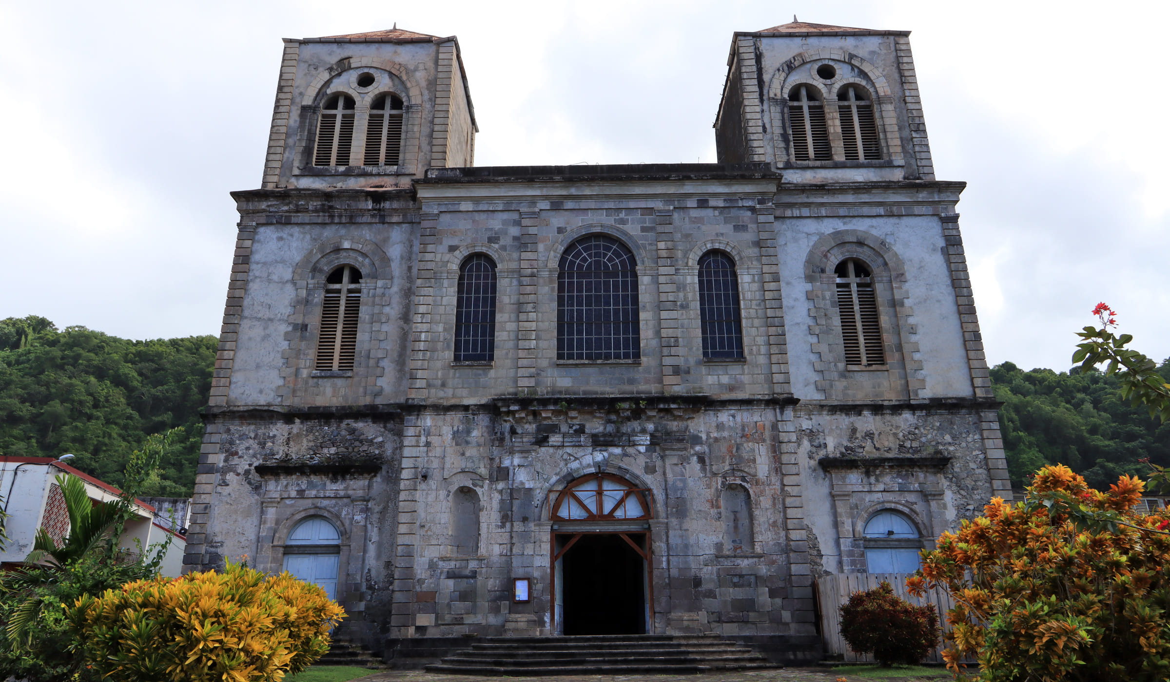Façade de l'église du Mouillage