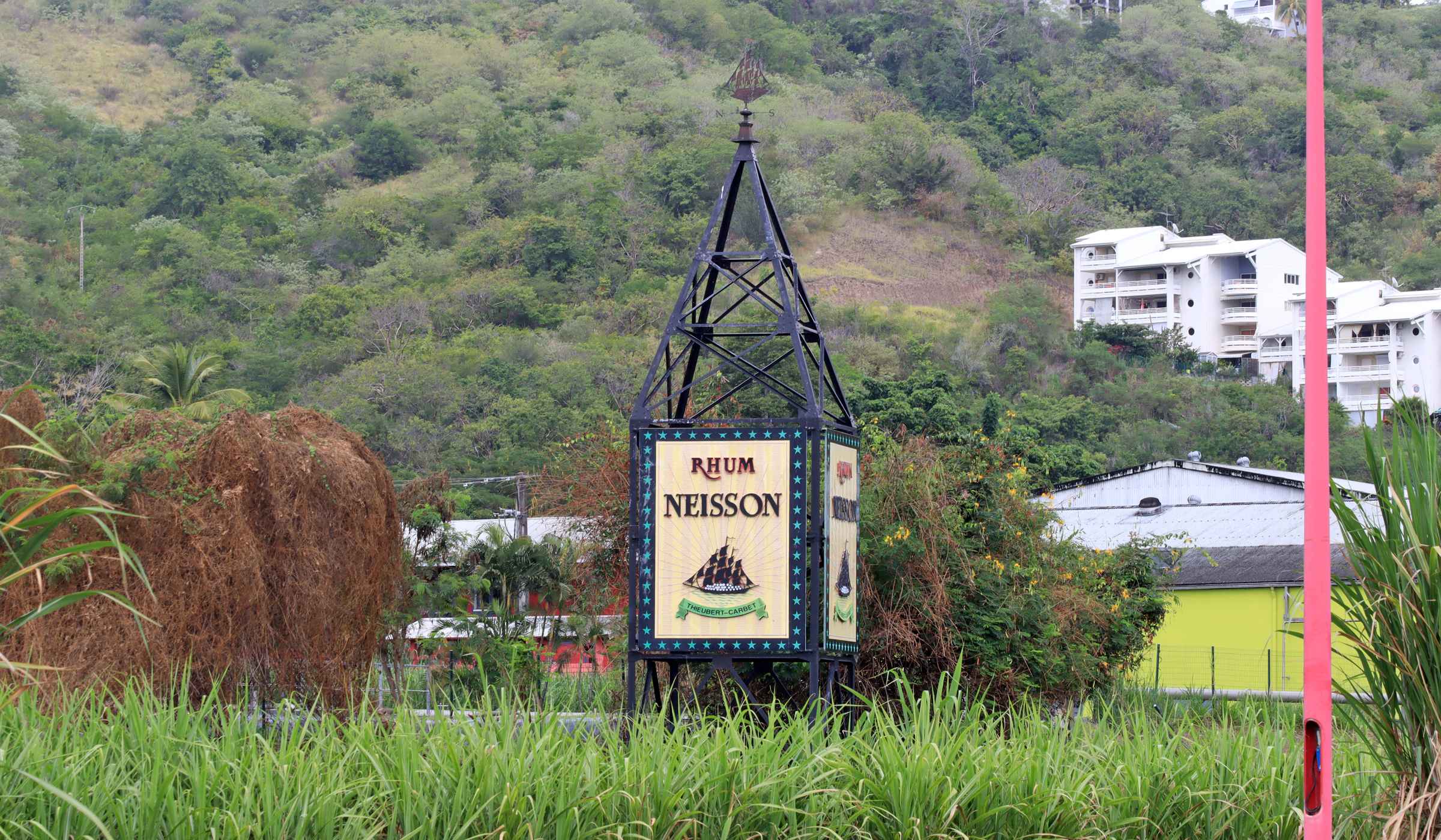 Site de la distillerie Neisson depuis la route