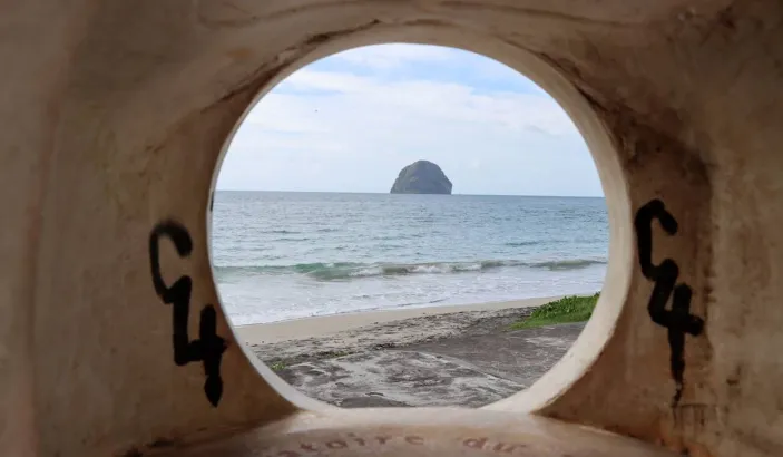 Vue du Rocher du Diamant depuis l'Anse Diamant