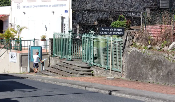 Entrée des ruines de Saint-Pierre