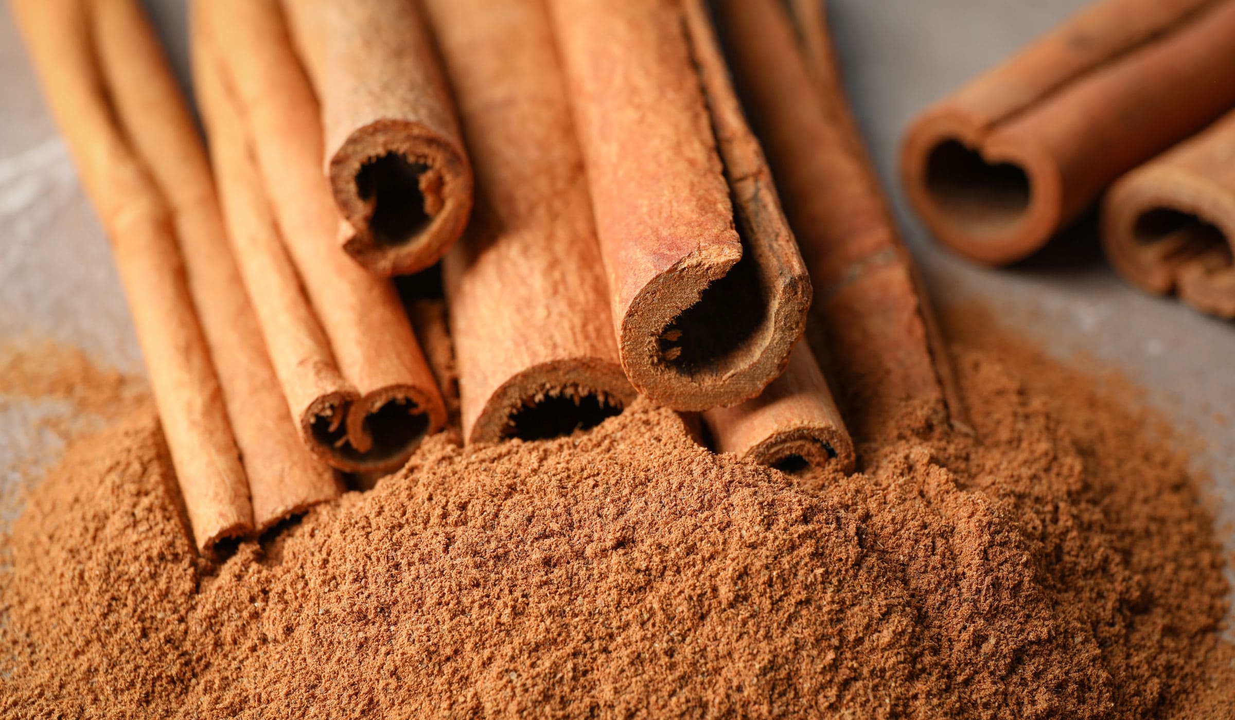 Graine, poudre et graine de cannelle de Ceylan