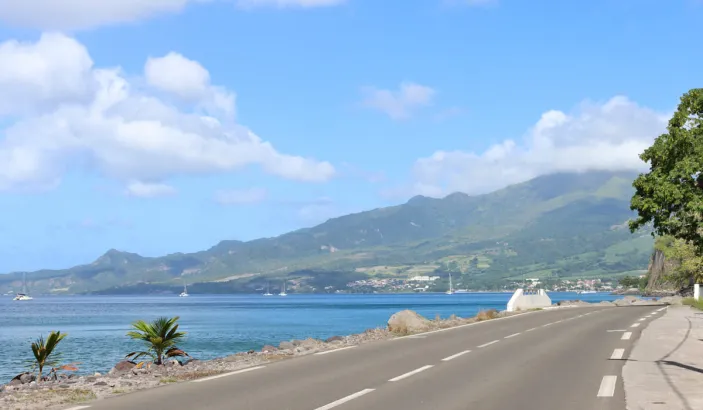 route entre le Carbet et Saint-Pierre avec vue sur l'Anse Turin et la Montagne Pelée